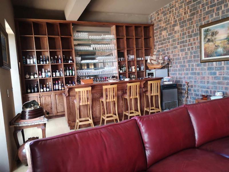 5 Bedroom Property for Sale in Sir Lowrys Pass Village Western Cape
